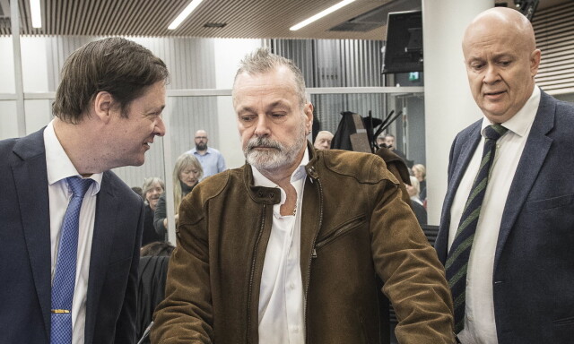 Vil ha svar om kryptert telefon på vaskerommet, en destruert Nokia og Eirik Jensens tjenestetelefon